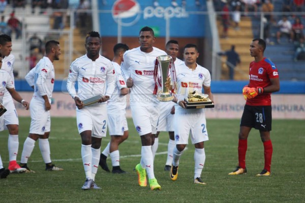 NO VISTE EN TV: ¿Para quién fue? El obsceno gesto de Costly y el reclamo de Claros