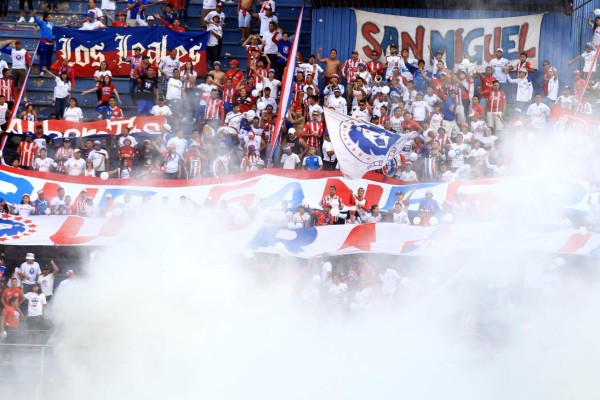 Fotos: El gesto de 'Manolo' y la chica de lentes que enamoró en el Olimpia-Platense