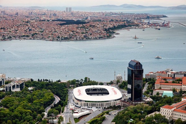 El increíble estadio del Besiktas, posible nueva casa de Andy Najar