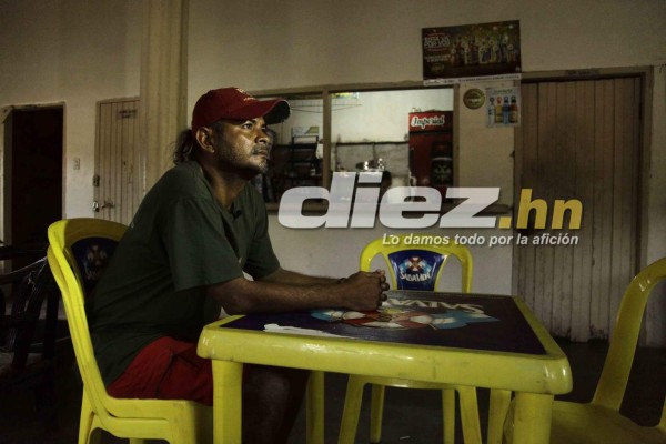 FOTOS: Así vive en la calle ex futbolista Alexis Duarte