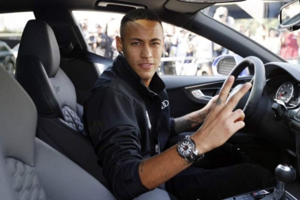 Las cláusulas de los futbolistas al descubierto: Fiestas, no viajar en avión y una playa privada