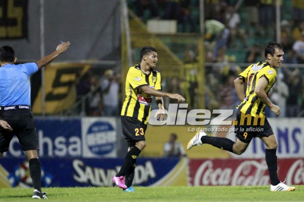 Con triplete de Cardozo Real España vence a Parrillas One.