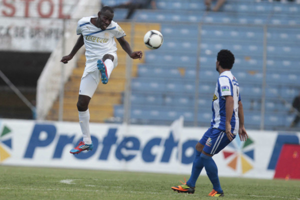 Olimpia golea a Victoria y es líder absoluto