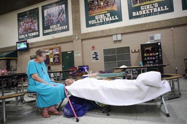 Las costas de las Carolinas quedan vacías por Huracán Florence