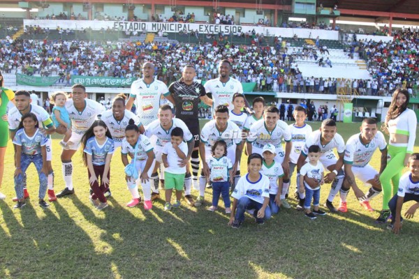 No viste en TV: Chicas lindas, agarrones y el festejo del Platense