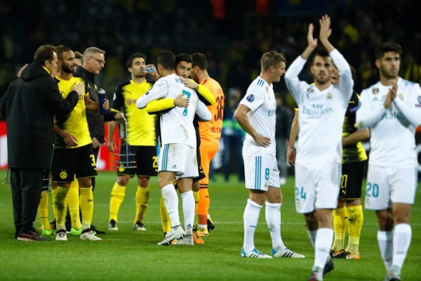 NO VISTE EN TV: La sorpresa de espontáneo a Cristiano y jugador del Dortmund que lo abrazó&nbsp;&nbsp;