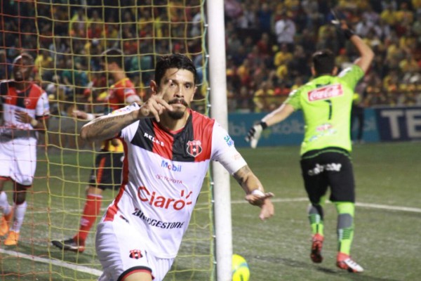 Saprissa sube al liderato y Alajuelense le sigue de cerca en la cuadrangular de Costa Rica