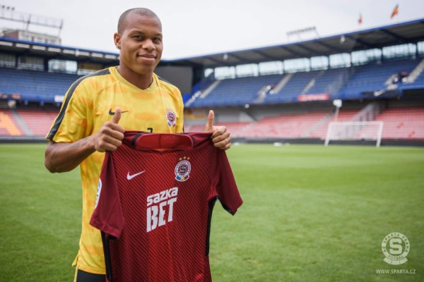 TOP: Grandes futbolistas activos que juegan en ligas desconocidas