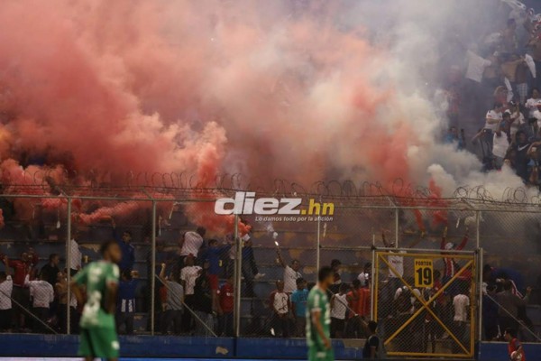 No viste en TV: Bronca, expulsiones y bengalas en el Olimpia-Marathón