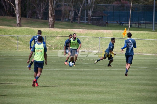 ¿Hubo dron espía? Eddie Hernández entrena de esta forma en Australia