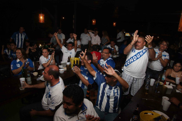 Así vivió la afición sampedrana el partido ante Panamá.