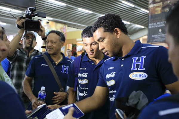 Selección de Honduras viaja a Houston a partido amistoso ante Perú.