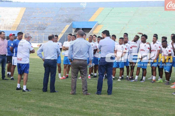 ¡Risas, charlas y abrazos! Así fue el primer entreno de Manuel Keosseián con Olimpia