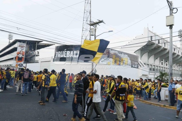 EN FOTOS: Espectacular ambiente en el Morazán para el clásico Real España-Marathón