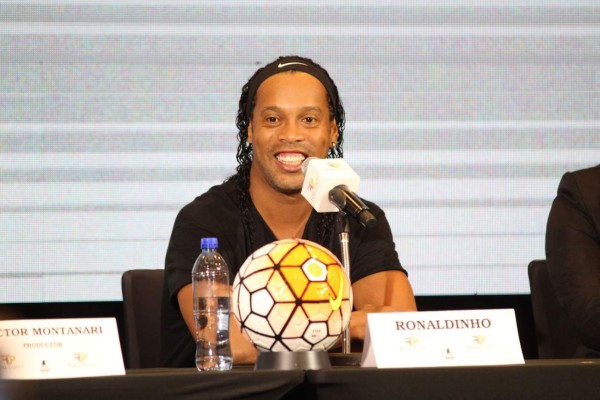 Ronaldinho lanzó un halago para Keylor Navas en Costa Rica