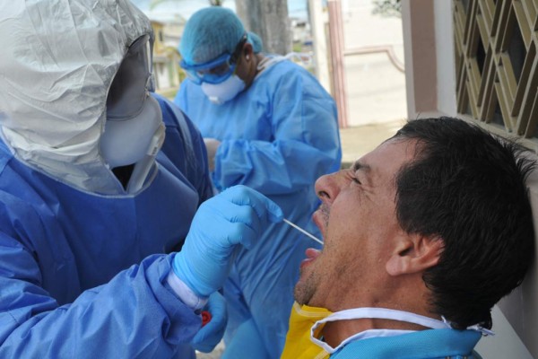 ¡Sin escupir ni sacudirse la nariz! Las medidas que se adoptarían para la reanudación del fútbol