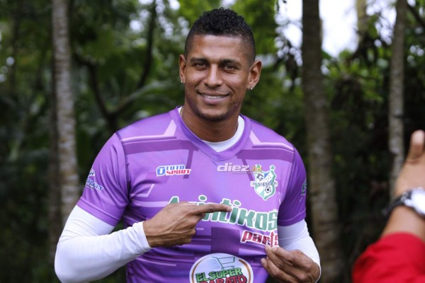 Fotos: Carlo Costly vuelve a sudar la camisa del Platense 14 años después de su debut