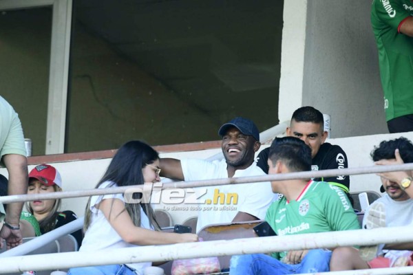 No se vio por TV: Un campeón de Champions League en el Olímpico y la infartante modelo tica