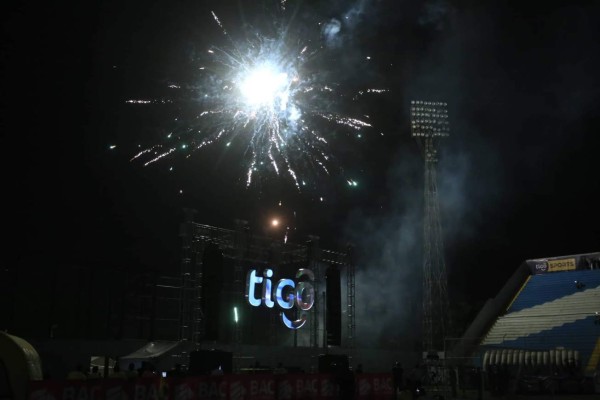 Fuegos artificiales, golazos y mucha alegría: Los mejores flashazos del Duelo de Leyendas en Honduras