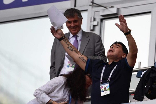 EN FOTOS: La nueva imagen que presentó Diego Maradona