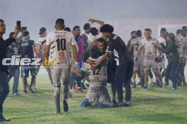 Fotos: El enorme festejo del Santos tras clasificarse a la final de la Liga de Ascenso