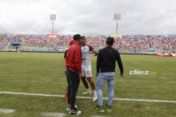 Lo que no se vio por TV: Un representante y varias visitas especiales en el Olimpia-Marathón