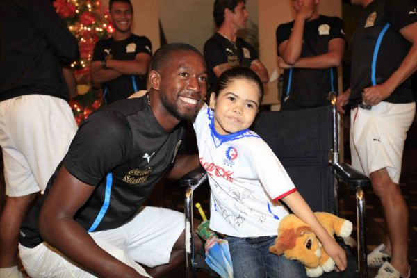 Dania, la niña que emocionó a los merengues.