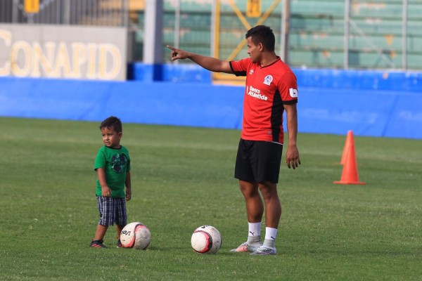 FOTOS: La 'pelea” entre Moreira y Galvaliz; el invitado al entreno de Olimpia