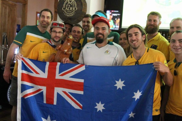 FOTOS: Con cerveza en mano y bailando punta, así la pasaron los australianos en Honduras