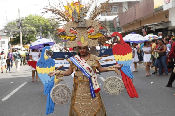 Las palillonas que se robaron las miradas en desfiles en San Pedro Sula