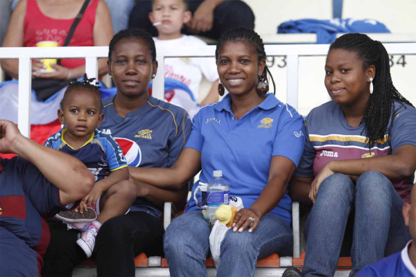 Ambiente en el clásico capitalino