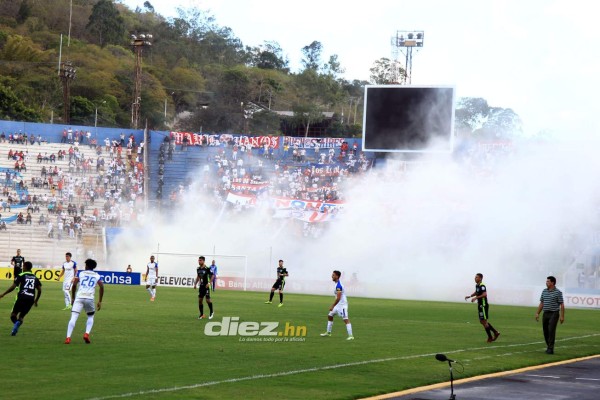 Fotos: El gesto de 'Manolo' y la chica de lentes que enamoró en el Olimpia-Platense