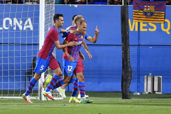 Abandona la premiación del Barcelona tras ser abucheado, los gestos de Cristiano y así fue captada Shakira