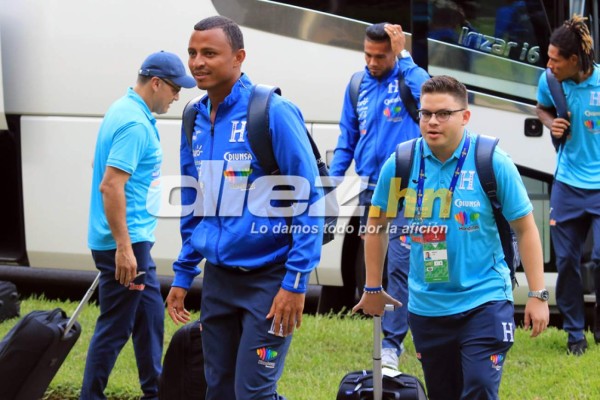 ¿Quién es la chica del tatuaje? Las imágenes de la llegada de Honduras a Houston&nbsp;&nbsp;