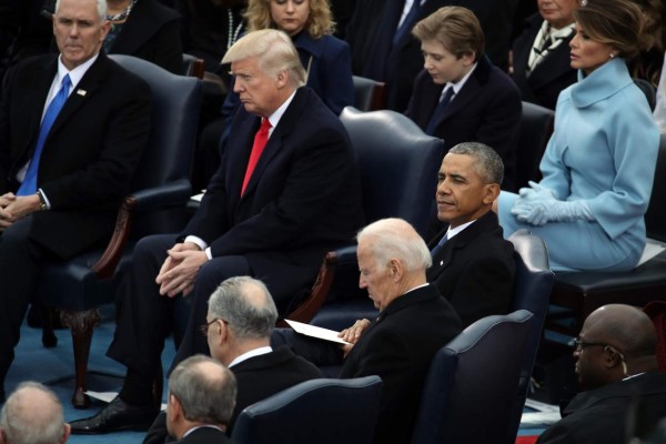 Melania Trump y su espectacular look en juramentación de su esposo Donald