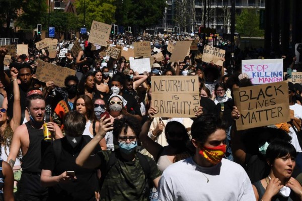 Estados Unidos en llamas en plena pandemia y Anonymous reaparece con espantosa revelación