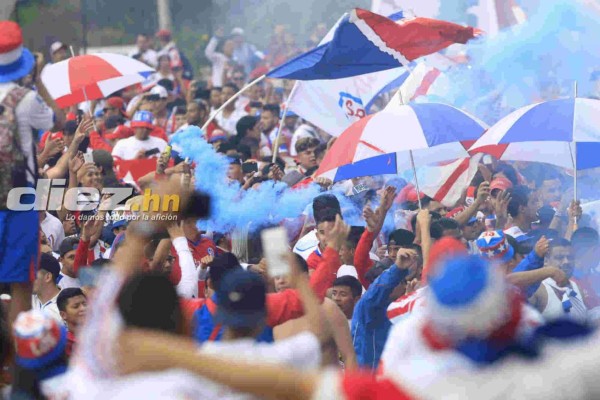 Afición del Olimpia se luce en juego de Pentagonal ante Marathón