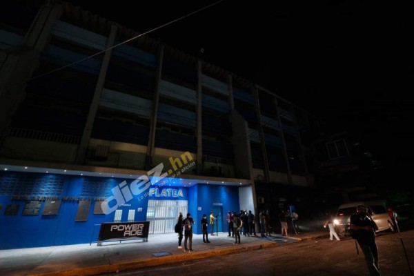 Choco Lozano listo, Alex López es baja y El Salvador tiembla cuando Honduras llega al Cuscatlán