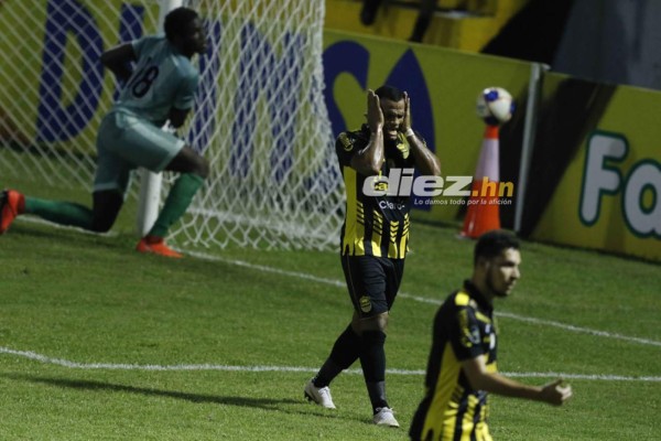 No se vio en TV: El lamento de Rony Martínez, reclamos de Buba López y la amarilla para Troglio