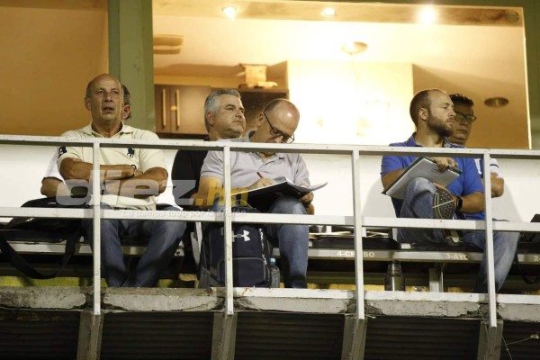 EN FOTOS: La primera vez de Coito en el Morazán; la celebración de Costly y las chicas bonitas