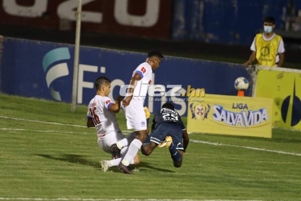 NO VISTE EN TV: Pedro Troglio desquiciado, expulsión de jugadores de Olimpia y los bicentenarios