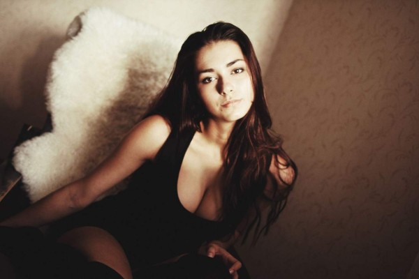 Helga Lovekaty, la bella rusa aficionada al Zenit y que está enamorada de James