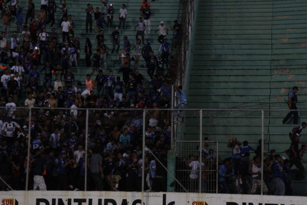 Las otras fotos que no viste del Motagua-Olimpia que terminó en caos