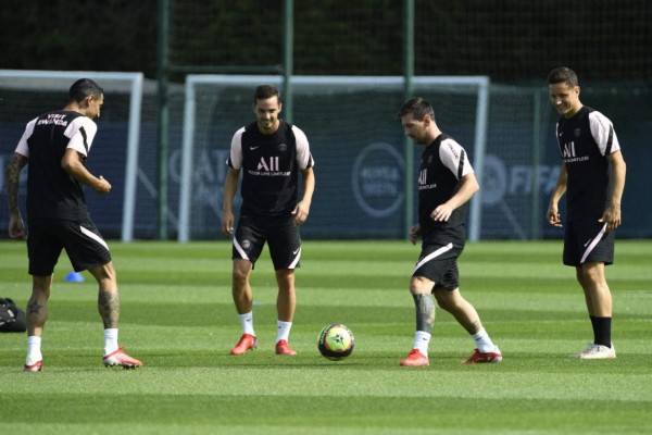 Messi se parte de la risa y su pulso con Neymar: así fue el segundo entrenamiento del argentino con el PSG