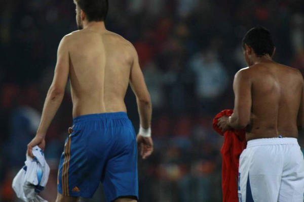 Famosos artistas y futbolistas que han posado con la camisa de clubes hondureños y de la Selección Nacional