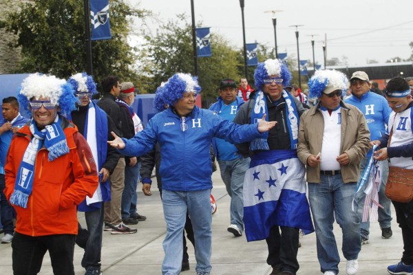 Curiosas: Las fotos que no viste por la TV del Honduras-USA