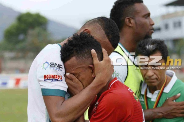 Las desgarradoras fotos de jugadores y afición del Real Sociedad tras el descenso