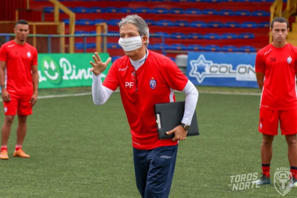 Con mascarilla y guardando distancia; así volvieron a las prácticas los clubes en Costa Rica