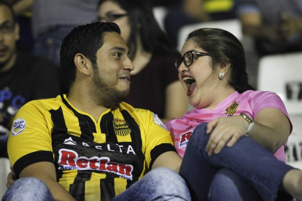 Las sorprendentes imágenes que no viste por tv en juego de Real España ante Motagua