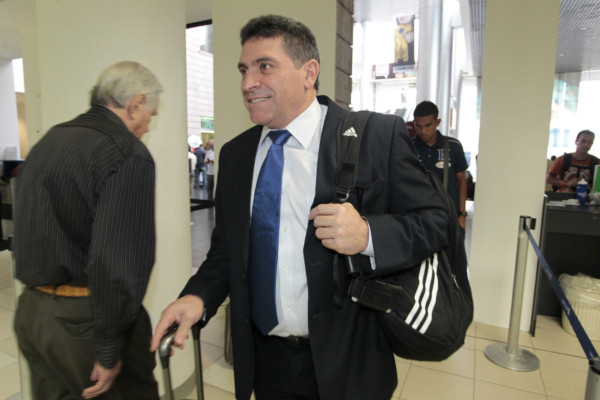 Selección de Honduras viaja a Houston a partido amistoso ante Perú.